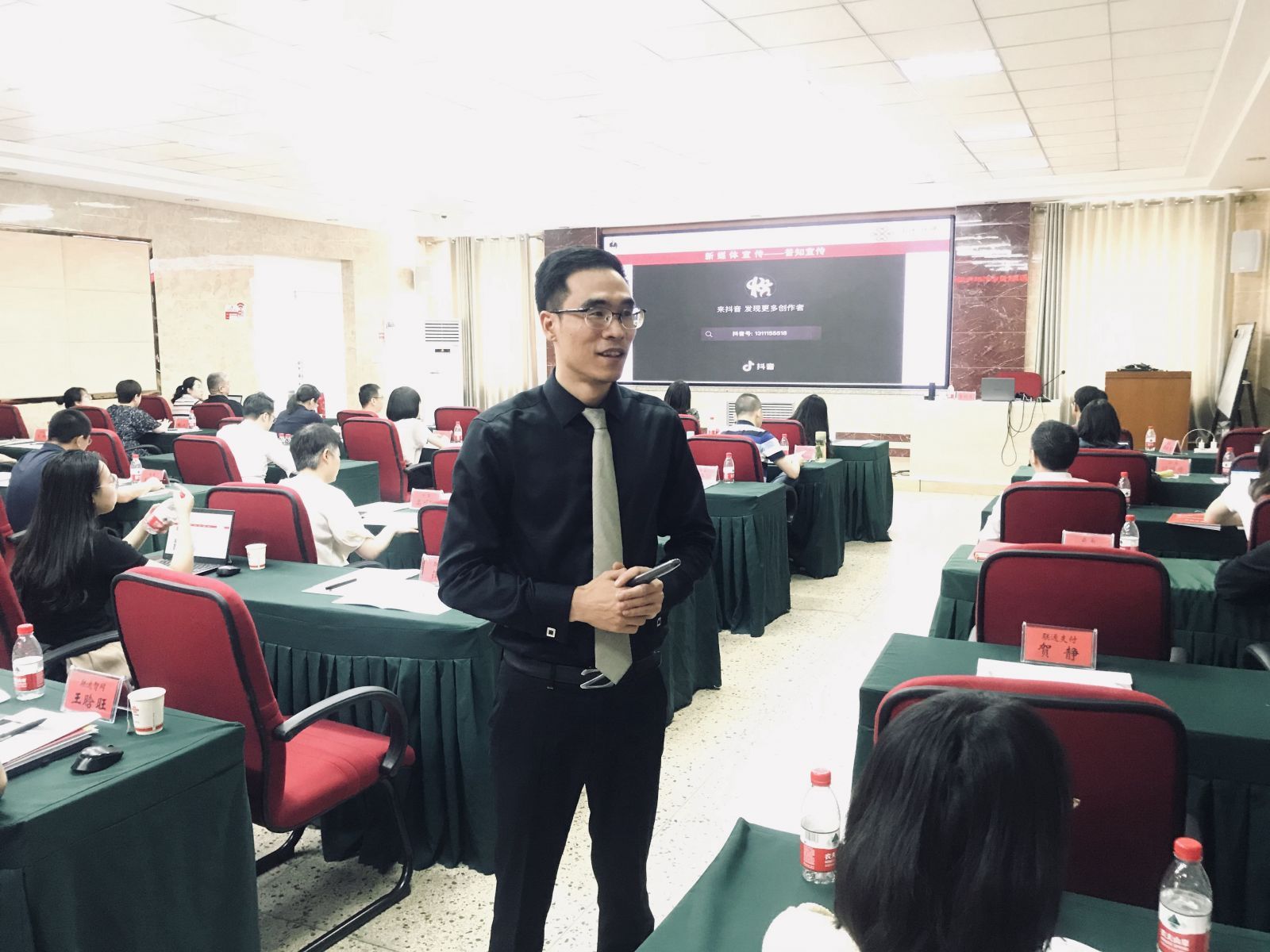 聯(lián)通黨校分享《新媒體創(chuàng)作宣傳設(shè)計與策劃》課程